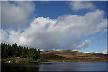 NX4594 : Ballochling Loch by Leslie Barrie