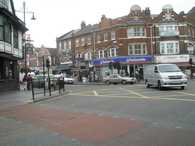 Vehicle turning from South Road into the High Street