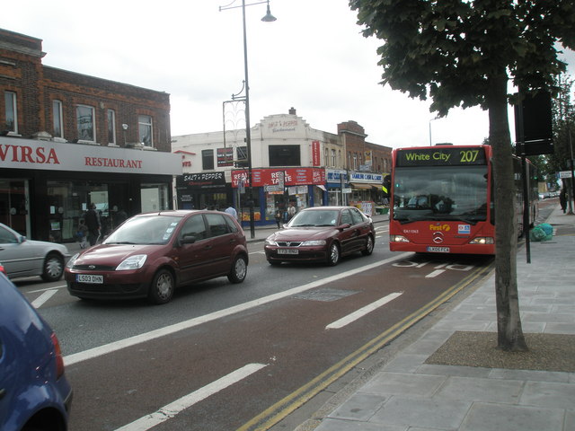 207 bus in The Broadway