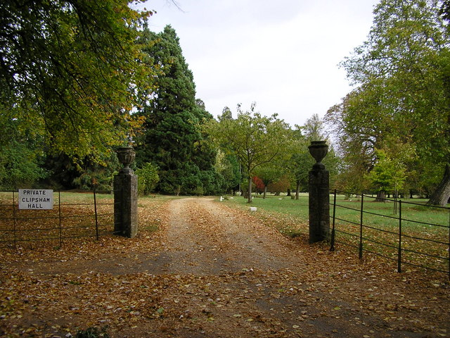 Entrance to the Grounds of Clipsham... © Stephen Armstrong cc-by-sa/2.0 ...