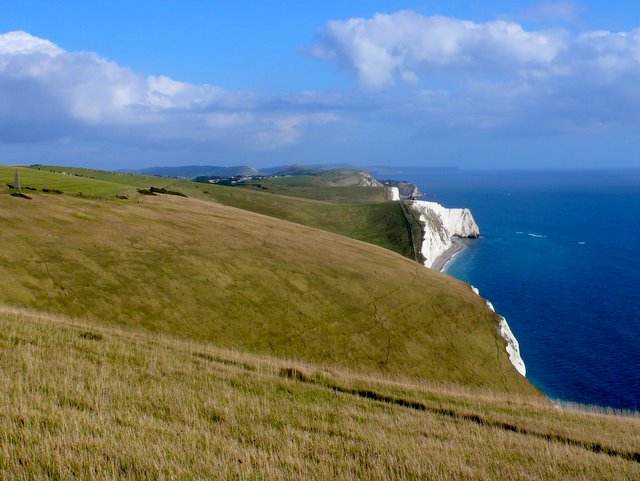 Blue Skies Over the White Cliffs of... © Nigel Mykura cc-by-sa/2.0 ...