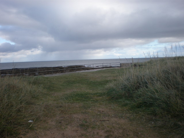 Path to Embo pier and sea wall
