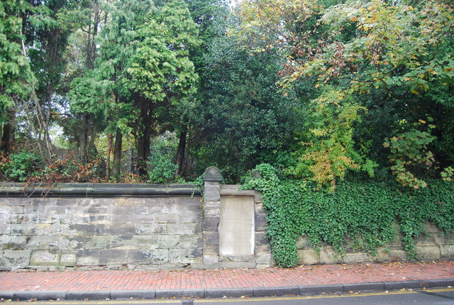 Small enclave in the wall, Calverley Rd