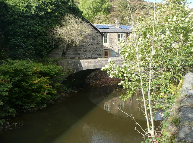 Woodland View footbridge, Charlestown,... © Humphrey Bolton cc-by-sa/2. ...