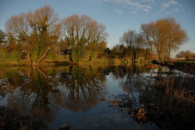 Rufford Meadow Fishery © Galatas cc-by-sa/2.0 :: Geograph Britain and ...