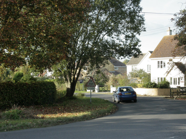 2009 : Road junction, Foxham