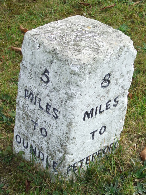 Old Milestone © Keith Evans cc-by-sa/2.0 :: Geograph Britain and Ireland