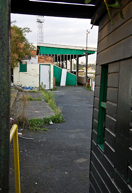 Hendon Football Club - Awaiting... © Martin Addison cc-by-sa/2.0 :: Geograph Britain and Ireland