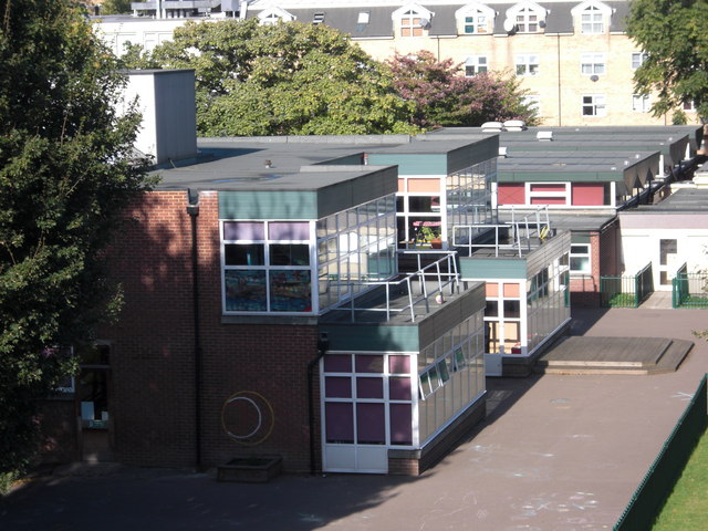 Albion Street Junior School, Albion... © Chris Lordan cc-by-sa/2.0 ...