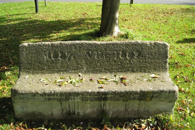 Commemorative stone seat, Old Milverton