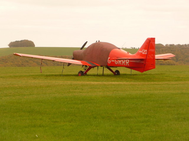 Compton Abbas: aircraft with growling serial number