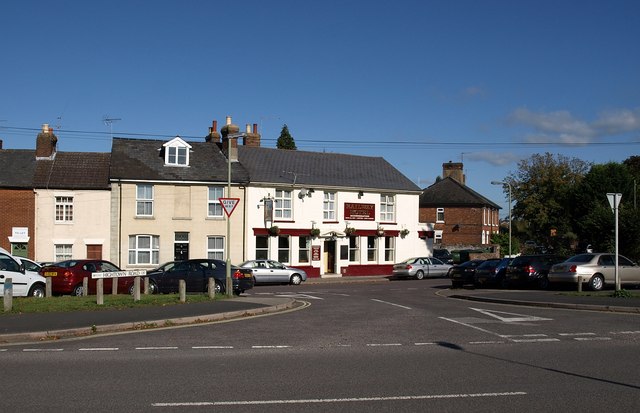 Railway Hotel, Ringwood © Derek Harper cc-by-sa/2.0 :: Geograph Britain ...