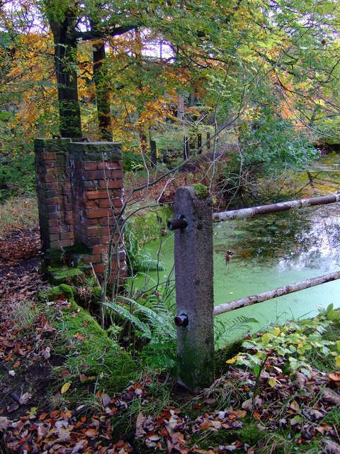 Sluice gate at Clough House mill pond, Slaithwaite