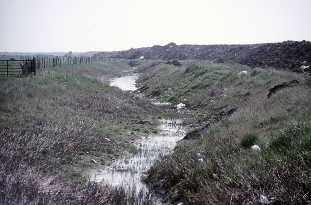 Borrow-dyke reconstruction, Hadleigh Marshes