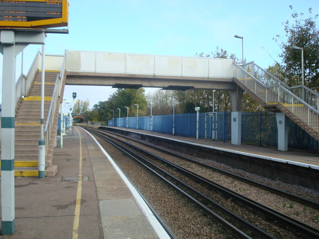 Hackbridge Railway Station © Stacey Harris cc-by-sa/2.0 :: Geograph ...