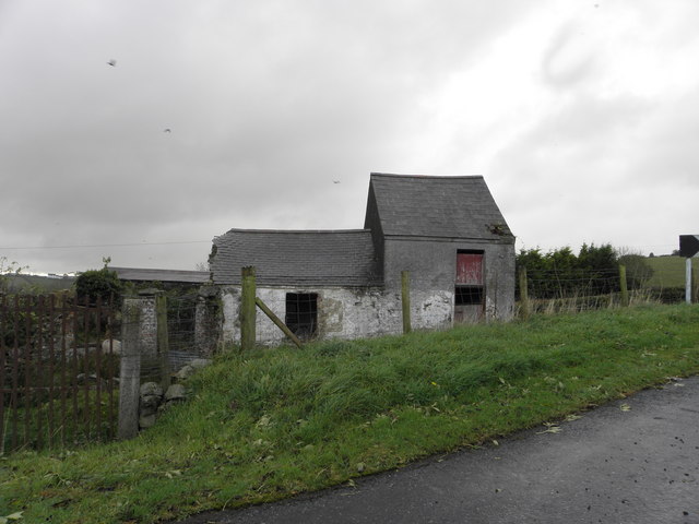 Derelict buildings on the Mowhan Road © HENRY CLARK cc-by-sa/2.0 ...