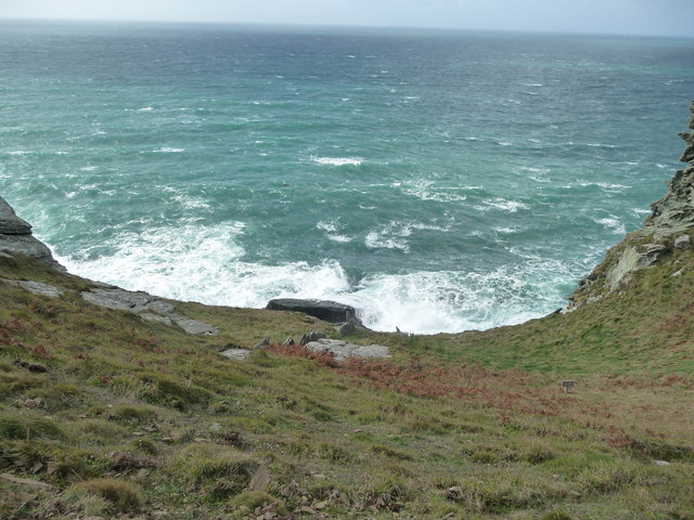 Cliffs near Ham Stone
