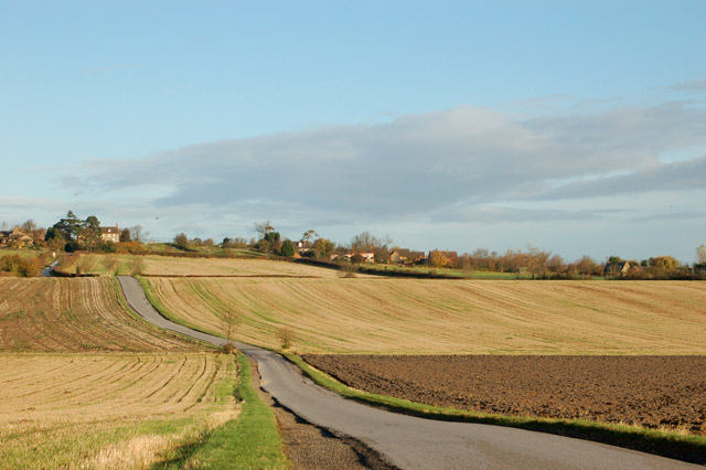 Looking north along the undulating lane to Flecknoe