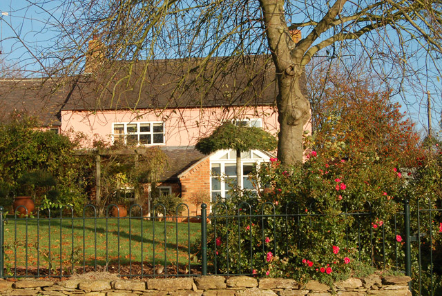 A pink-fronted  cottage in Flecknoe