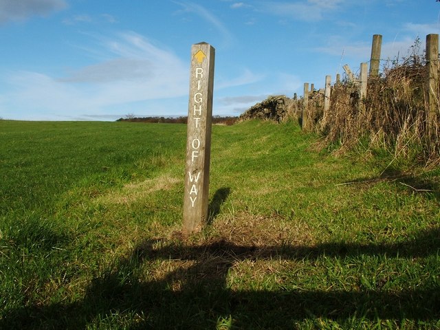 Right of way marker © Lairich Rig :: Geograph Britain and Ireland