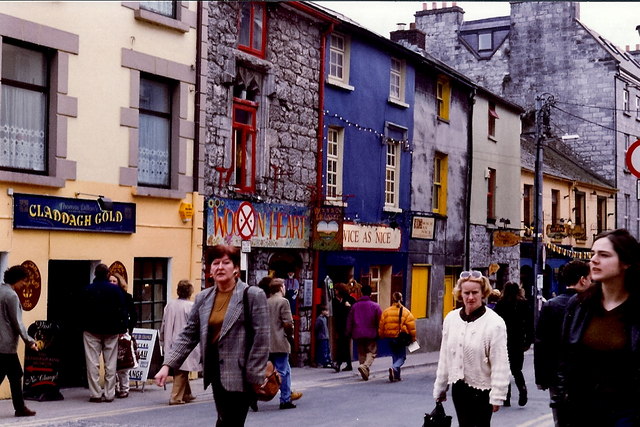 Galway - William Street shops & shoppers