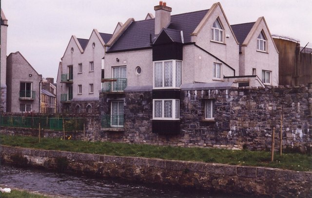 Galway - Corrib Walk along River Corrib