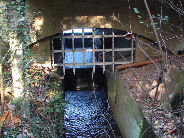 Bracebridge Pool overflow and drainage... © John Proctor cc-by-sa/2.0 ...