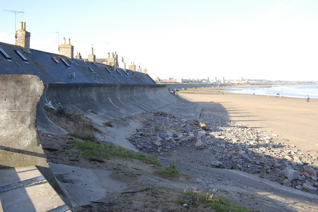 Coastal defence wall, Footdee © Bill Harrison cc-by-sa/2.0 :: Geograph ...