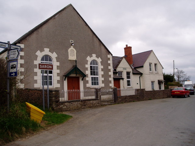 Capel Saron © Eirian Evans cc-by-sa/2.0 :: Geograph Britain and Ireland