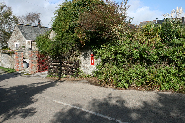 Wall mounted Elizabeth ii Postbox at Higher Trevilla