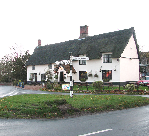 The Crown public house © Evelyn Simak cc-by-sa/2.0 :: Geograph Britain ...