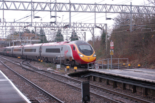 Birmingham-bound train arrives at... © Andy F cc-by-sa/2.0 :: Geograph ...