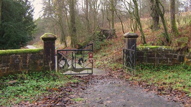 Old Gates to Cumbernauld House