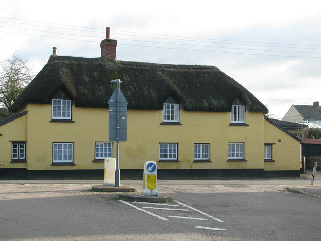 Thatched cottage at a T-junction in Dog Village