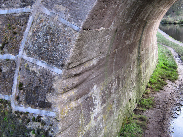 Rope marks on Spring's Bridge © Jonathan Kington cc-by-sa/2.0 ...