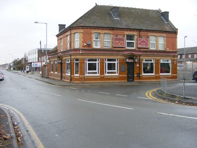 Wolverhampton Street Pub © Gordon Griffiths cc-by-sa/2.0 :: Geograph ...