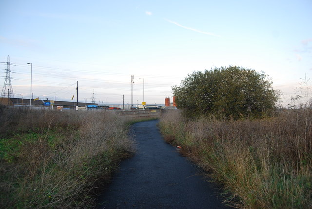 Rainham to Purfleet Footpath near Ferry Lane