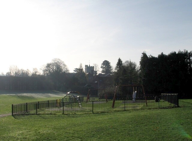 Children's Playground, Pond Close, Tring © Gerald Massey :: Geograph ...