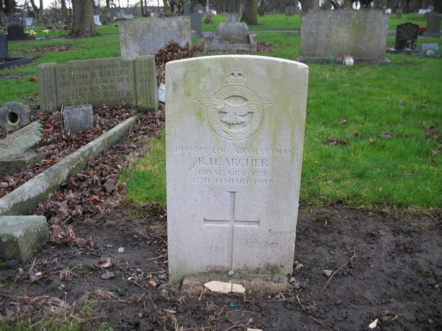 Commonwealth War Grave in Jarrow Cemetery (WW2-02)