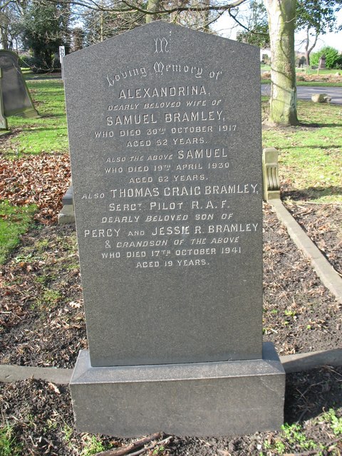 Commonwealth War Grave in Jarrow Cemetery (WW2-07)
