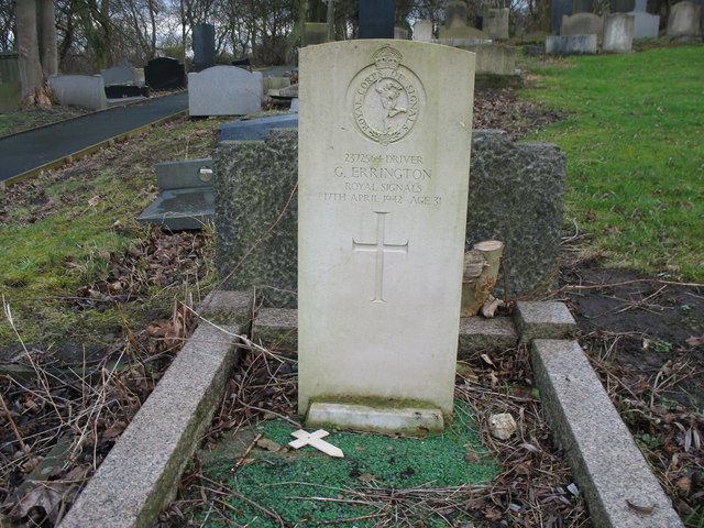 Commonwealth War Grave in Jarrow Cemetery (WW2-14)