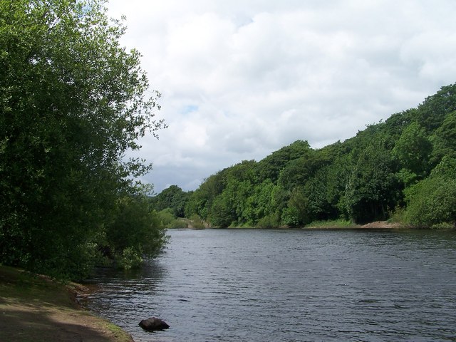 View to the source of Damflask... © Terry Robinson cc-by-sa/2.0 ...