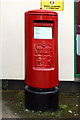 SW8141 : Elizabeth ii Pillar Box at Playing Place by Fred James