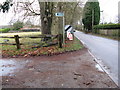 Footpath to Pawlies Farm and Gennets Farm