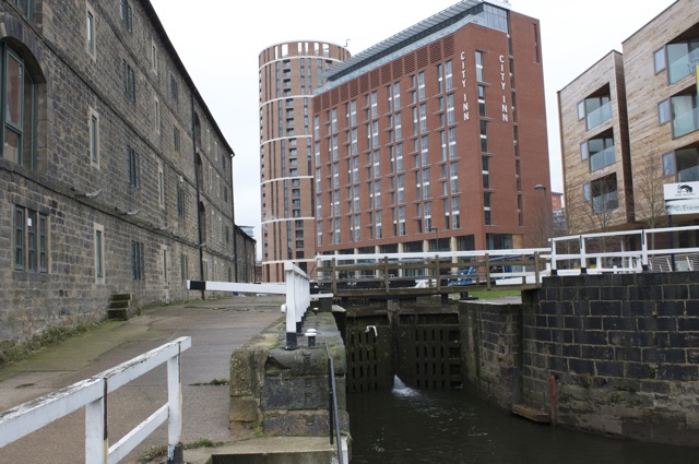 River Lock, Leeds - Liverpool Canal,... © Richard Kay cc-by-sa/2.0 ...