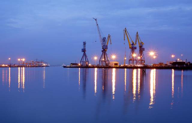 Dusk at Belfast docks © Rossographer cc-by-sa/2.0 :: Geograph Ireland