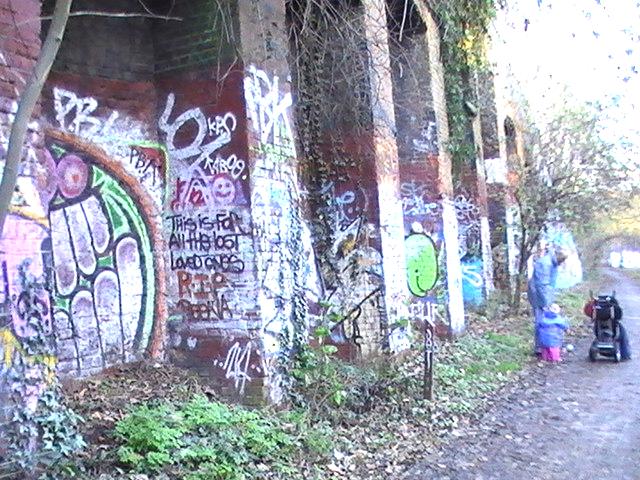 Graffiti gallery on Crouch End Hill Bridge