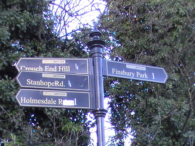 Parkland Walk - signpost near Crouch Hill Bridge