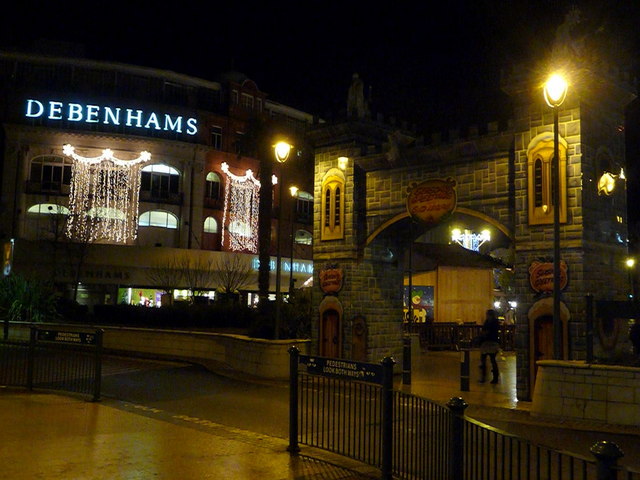 Bournemouth: Christmas lights and archway to The Square