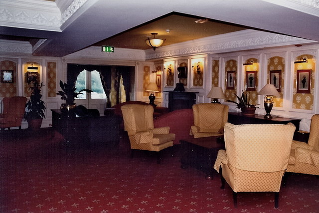 Bunratty - Bunratty Castle Hotel lobby